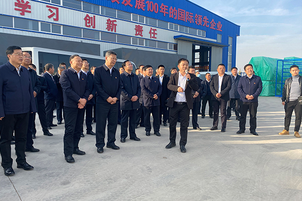 赤峰市黨政考察團蒞臨遼寧一諾環(huán)境產業(yè)集團有限公司進行參觀考察 赤峰市黨政考察團蒞臨遼寧一諾環(huán)境產業(yè)集團有限公司進行參觀考察
