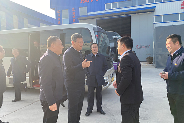 赤峰市黨政考察團蒞臨遼寧一諾環(huán)境產業(yè)集團有限公司進行參觀考察 赤峰市黨政考察團蒞臨遼寧一諾環(huán)境產業(yè)集團有限公司進行參觀考察